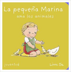 La pequeña Marina ama los animales